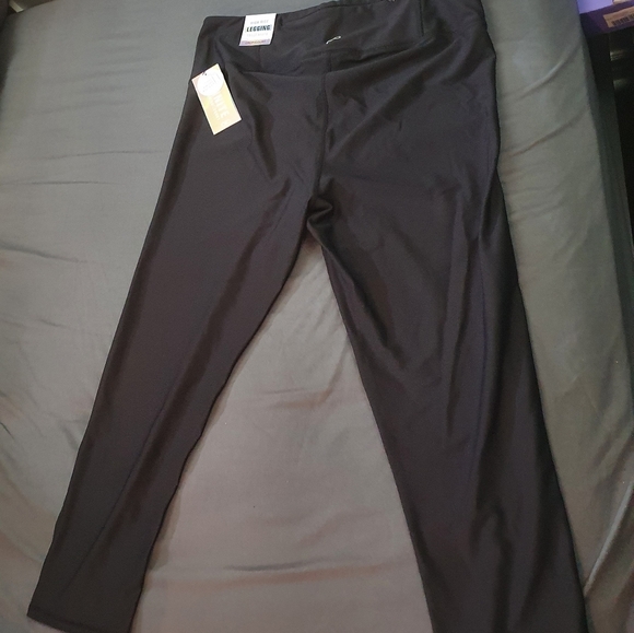 Workout leggings with zip pocket - Picture 2 of 3